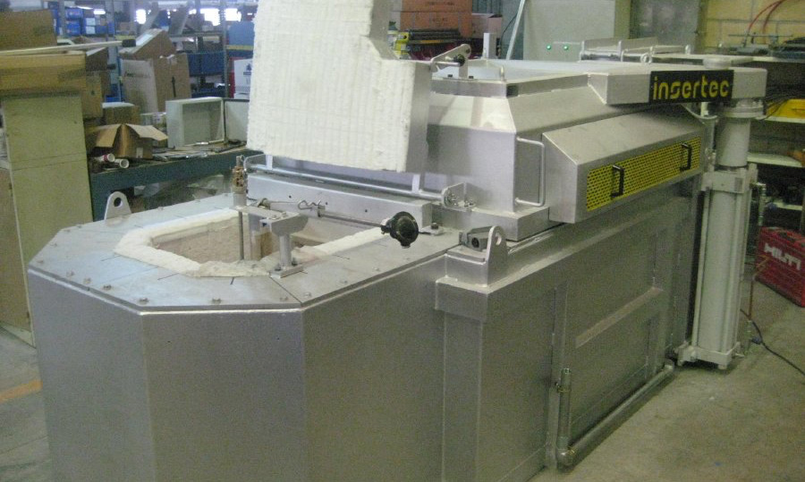 Holding-furnace